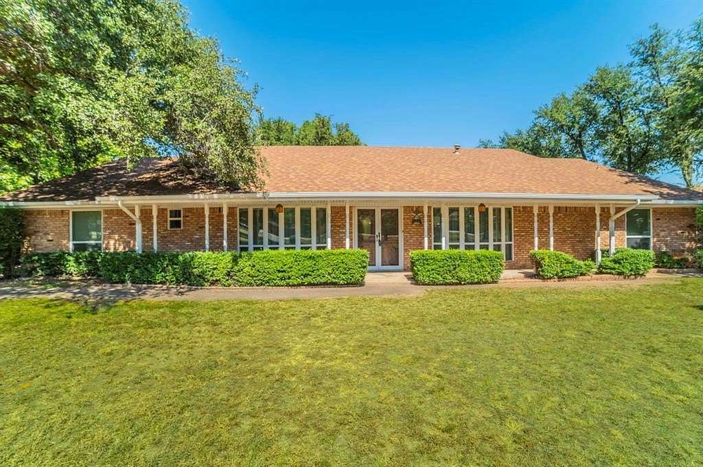 1.6 Acres of Residential Land with Home for Sale in Grand Prairie, Texas