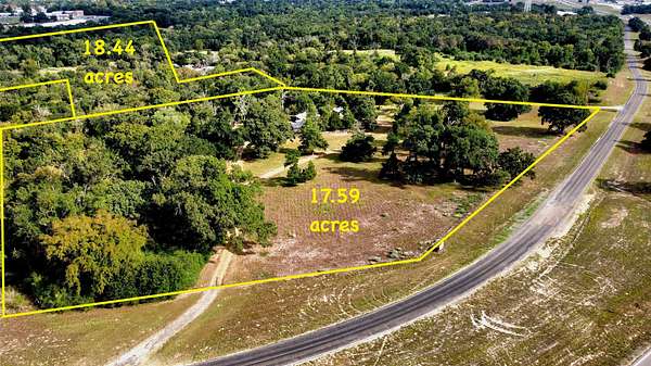 17.6 Acres of Mixed-Use Land for Sale in Buffalo, Texas