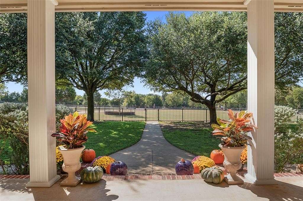 4.33 Acres of Land with Home for Sale in Midlothian, Texas