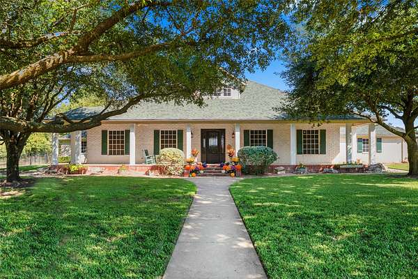 4.33 Acres of Land with Home for Sale in Midlothian, Texas