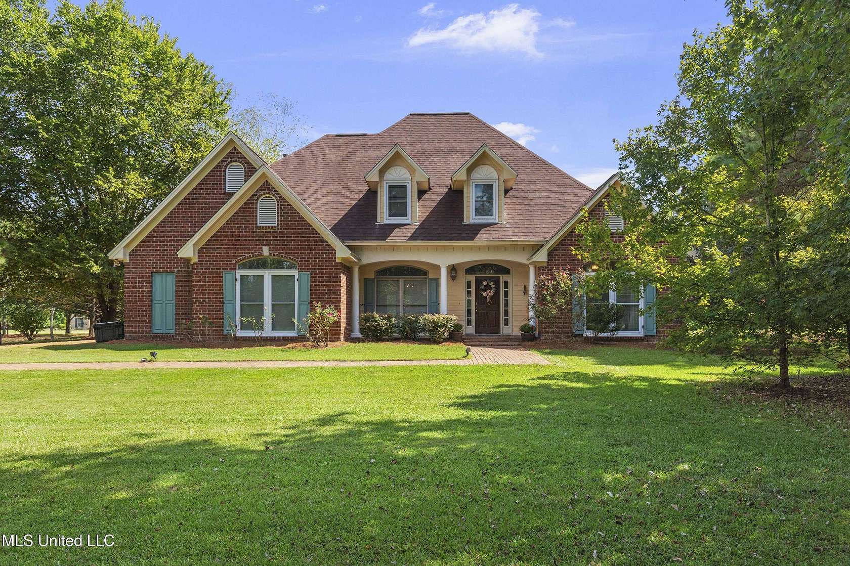 2 Acres of Residential Land with Home for Sale in Madison, Mississippi