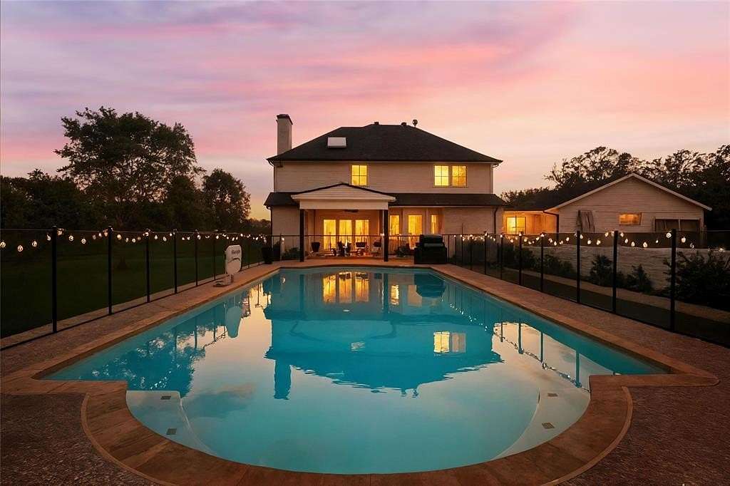 4.24 Acres of Land with Home for Sale in Hudson Oaks, Texas