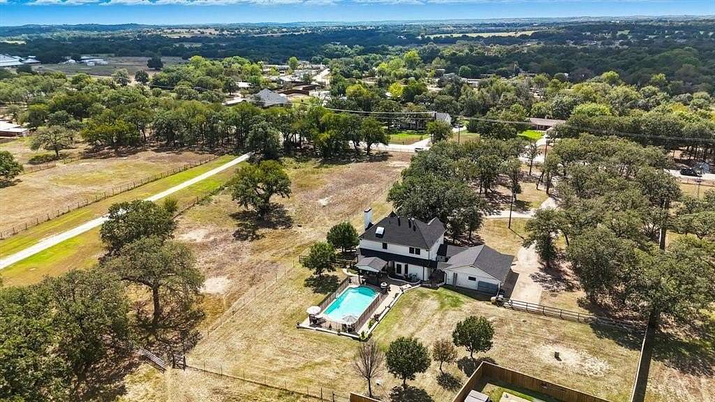 4.24 Acres of Land with Home for Sale in Hudson Oaks, Texas
