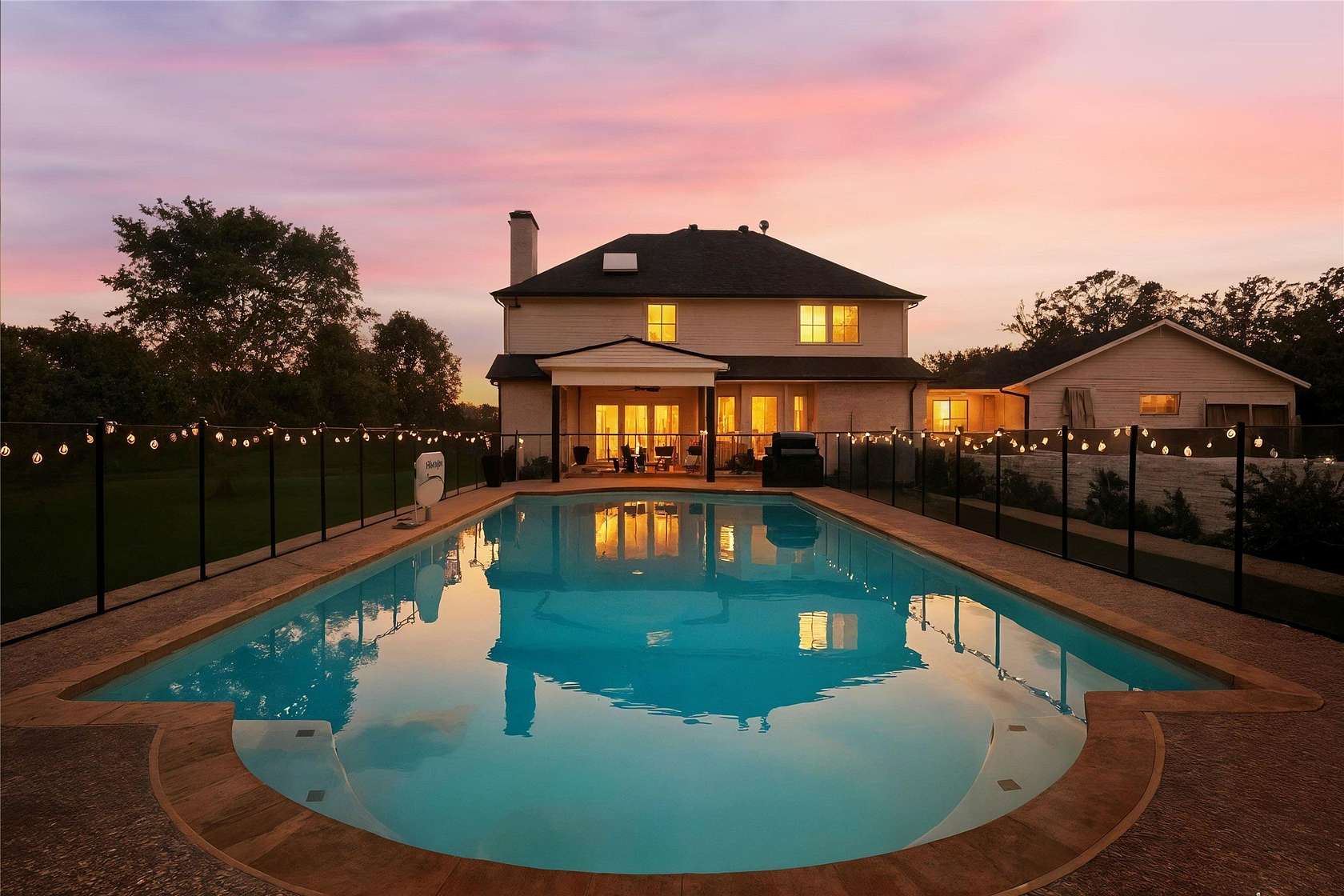 4.24 Acres of Land with Home for Sale in Hudson Oaks, Texas