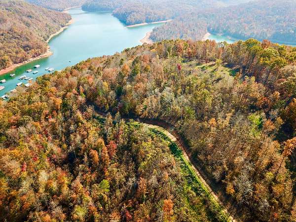121 Acres of Land for Sale in Speedwell, Tennessee