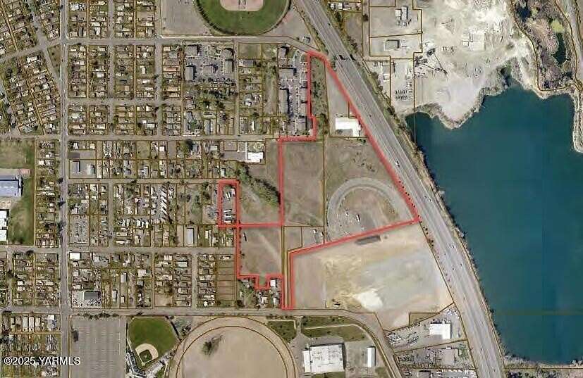 23.8 Acres of Commercial Land for Sale in Yakima, Washington