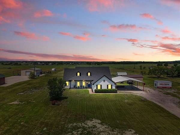 3 Acres of Residential Land with Home for Sale in Venus, Texas