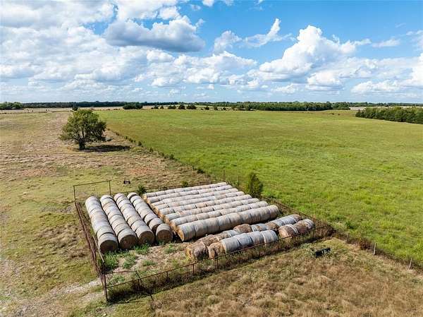 327 Acres of Agricultural Land for Sale in Blossom, Texas