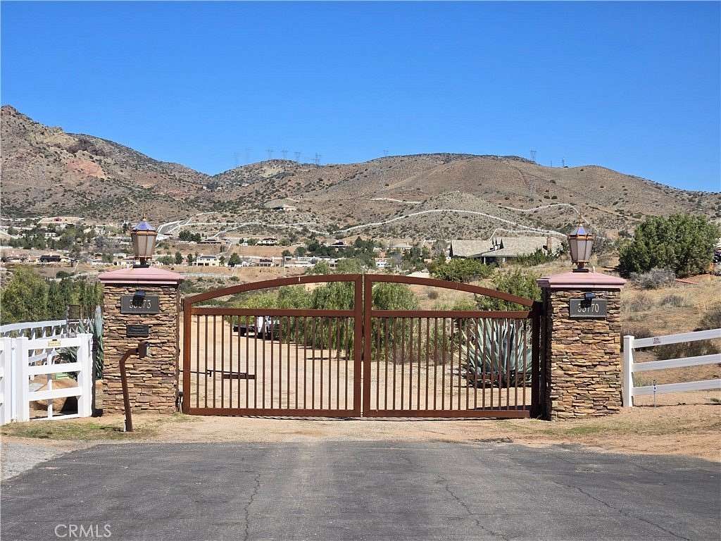 19.3 Acres of Land for Sale in Acton, California