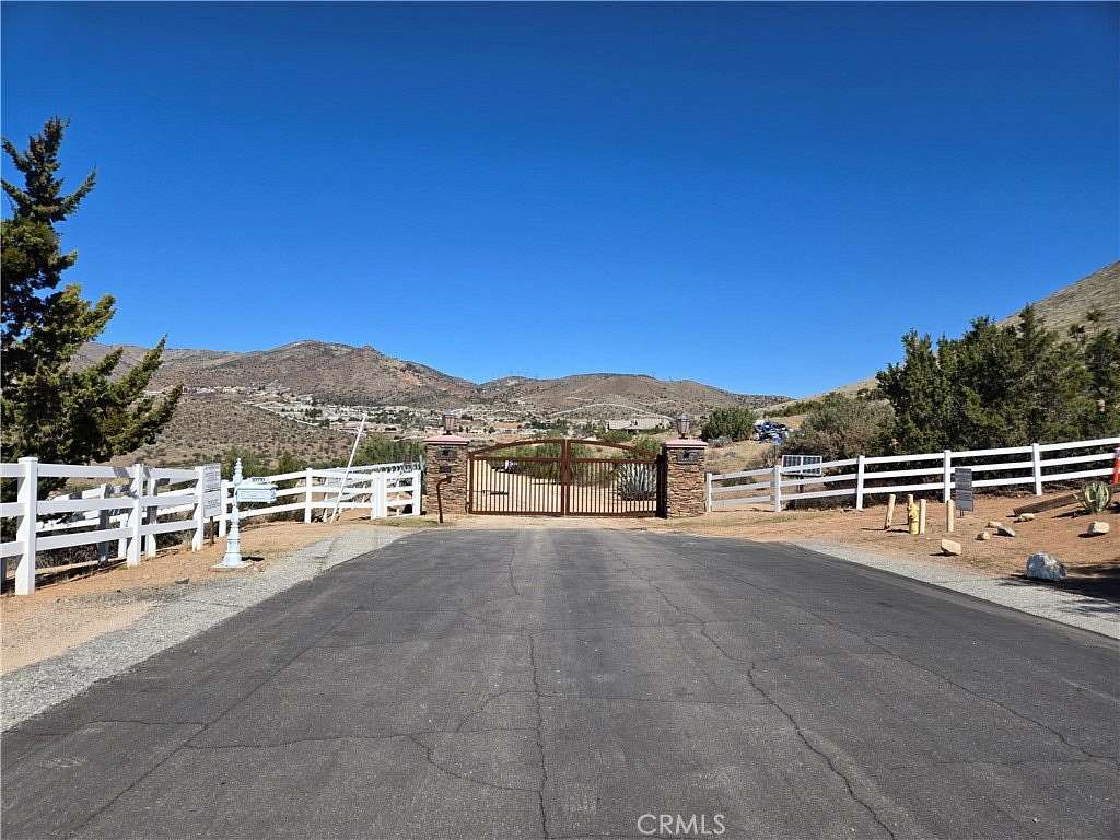 19.3 Acres of Land for Sale in Acton, California