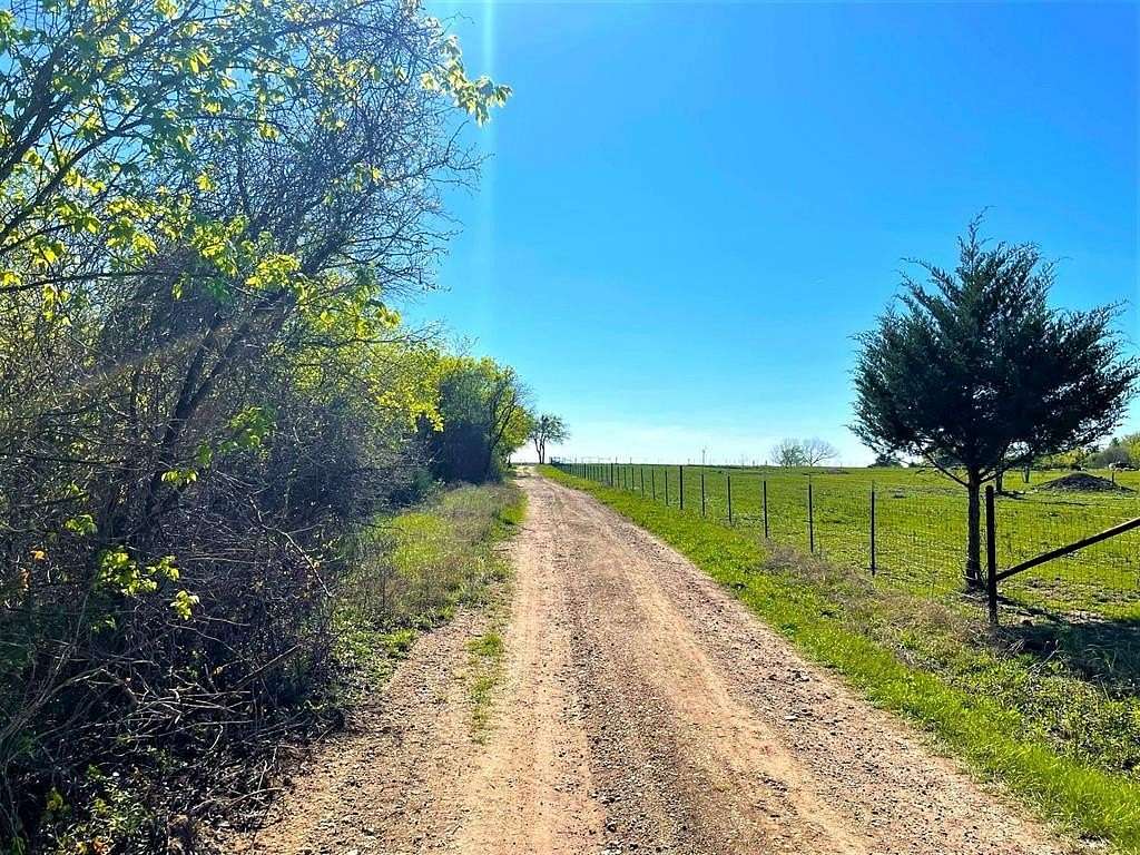 5 Acres of Agricultural Land for Sale in Hubbard, Texas