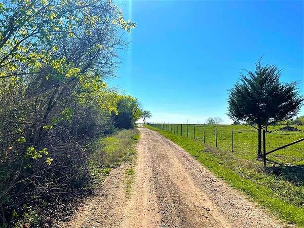 5 Acres of Agricultural Land for Sale in Hubbard, Texas