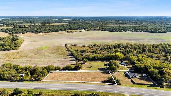 1.13 Acres of Mixed-Use Land for Sale in Greenville, Texas