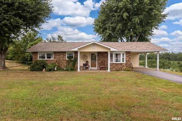 17 Acres of Land with Home for Sale in Creal Springs, Illinois