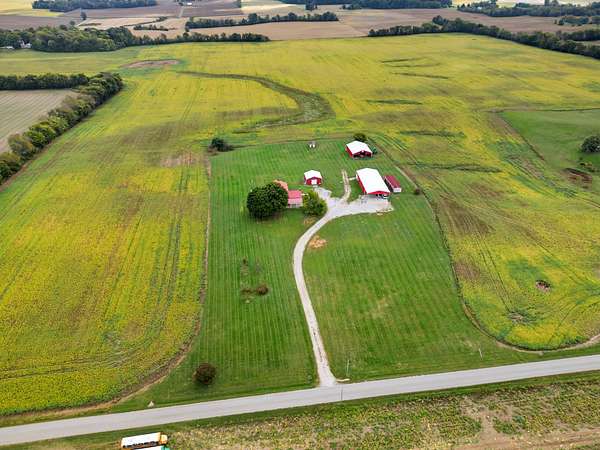 6 Acres of Residential Land with Home for Auction in Orlinda, Tennessee