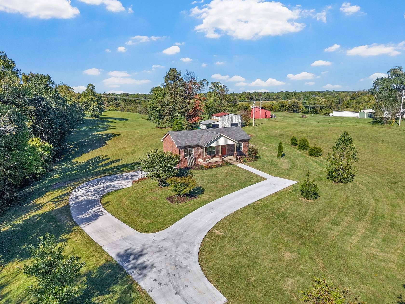 18 Acres of Land with Home for Sale in Clarksville, Tennessee