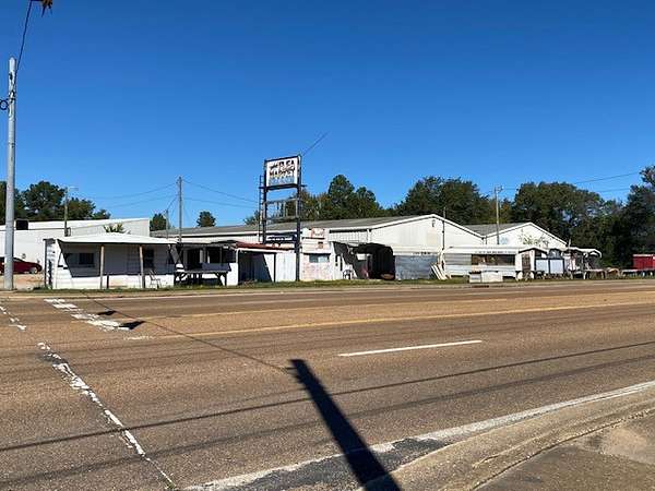 4.74 Acres of Improved Commercial Land for Sale in Crump, Tennessee