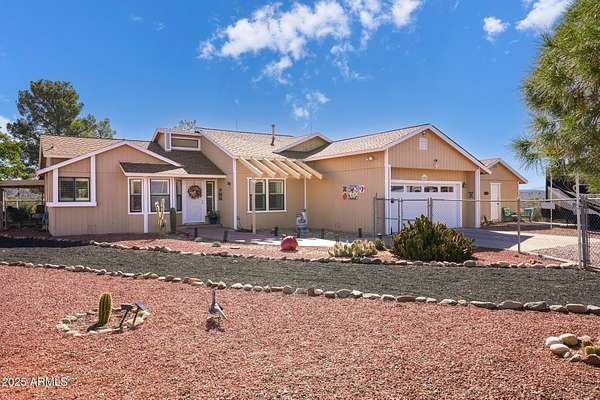 2.14 Acres of Residential Land with Home for Sale in Cornville, Arizona