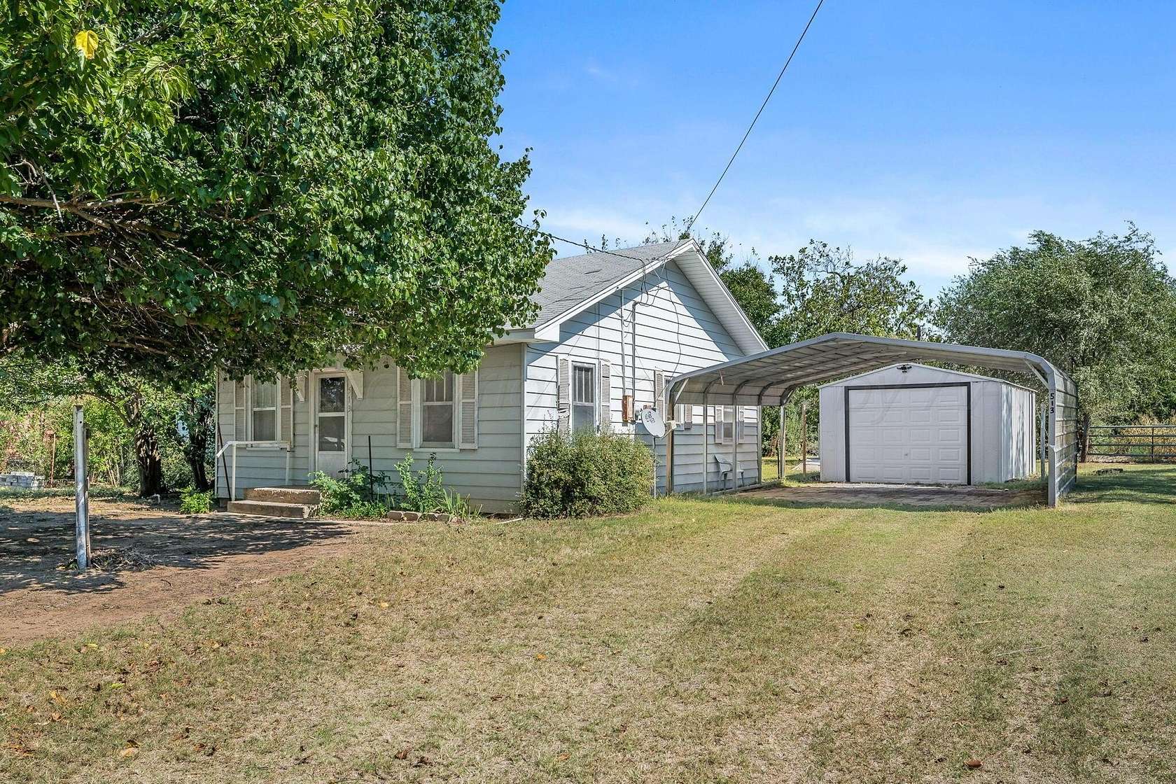 1.5 Acres of Residential Land with Home for Sale in Wheeler, Texas