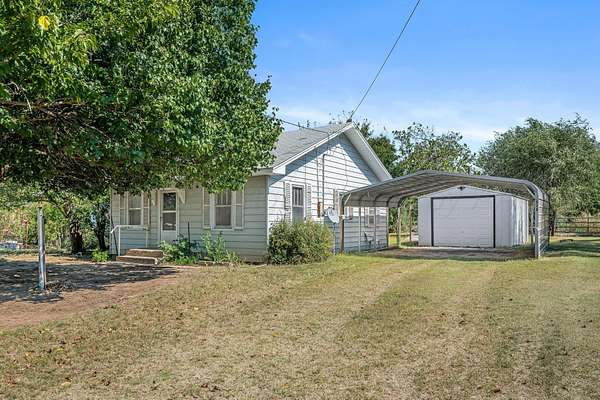 1.5 Acres of Residential Land with Home for Sale in Wheeler, Texas