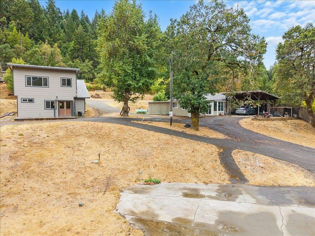 4 Acres of Land with Home for Sale in Garberville, California