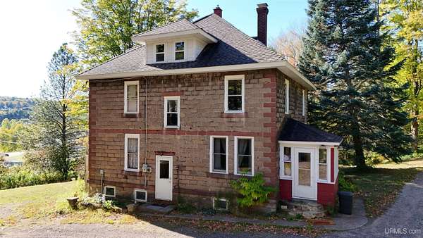 33 Acres of Improved Land for Sale in Hancock, Michigan