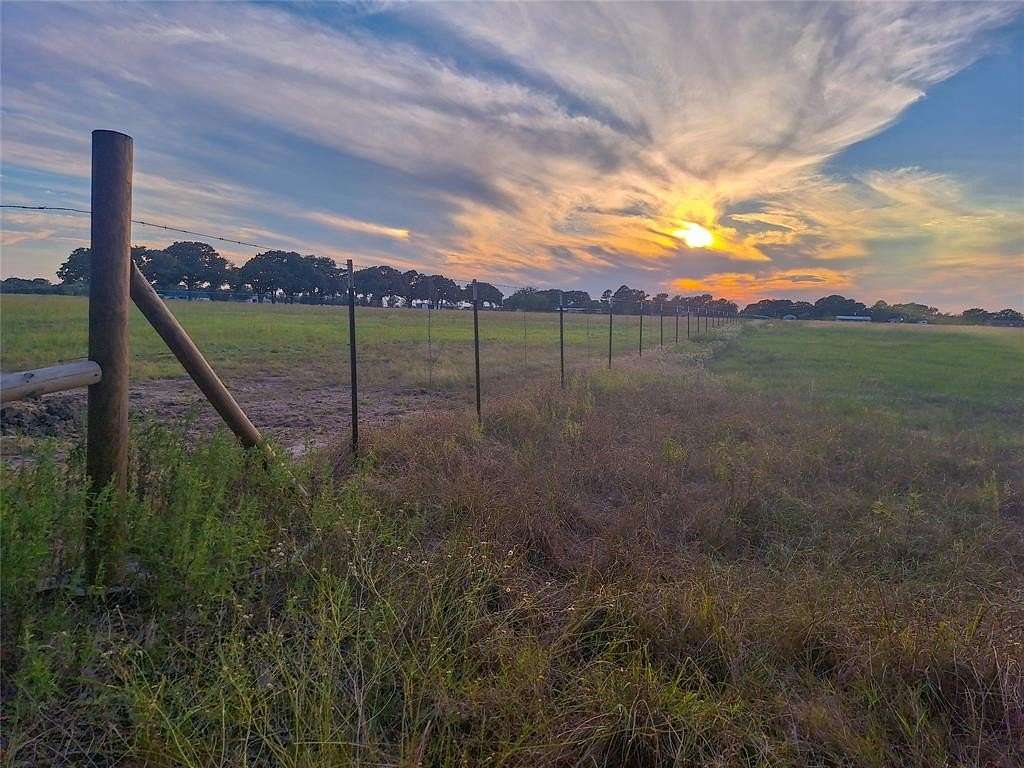 9 Acres of Land for Sale in Kemp, Texas