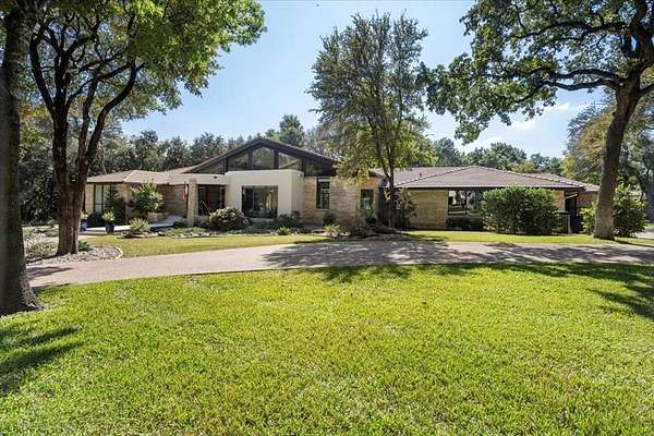 4 Acres of Residential Land with Home for Sale in Fort Worth, Texas