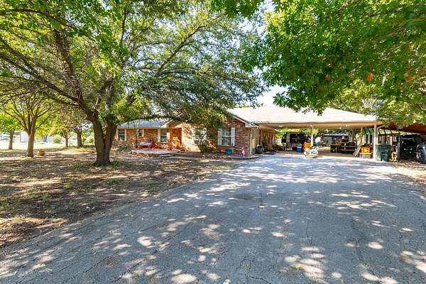 2.5 Acres of Residential Land with Home for Sale in Justin, Texas