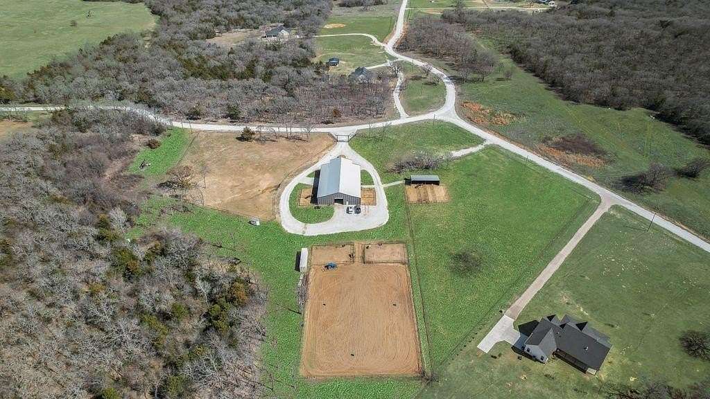 11 Acres of Land with Home for Sale in Gainesville, Texas