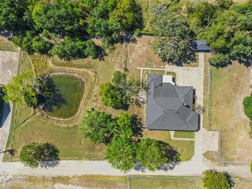 1.7 Acres of Residential Land with Home for Sale in Terrell, Texas