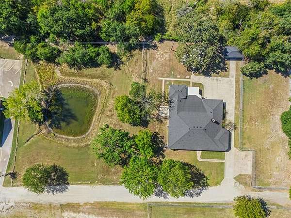 1.7 Acres of Residential Land with Home for Sale in Terrell, Texas