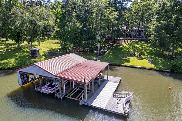 1.78 Acres of Residential Land with Home for Sale in Jacksonville, Texas