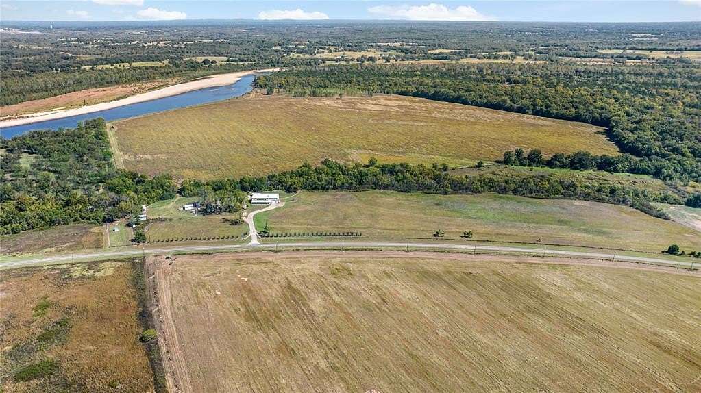1,270 Acres of Land with Home for Sale in Bagwell, Texas
