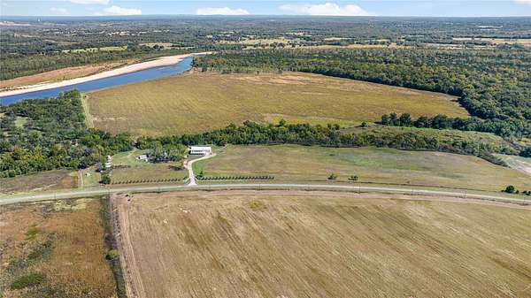 1,270 Acres of Recreational Land with Home for Sale in Bagwell, Texas