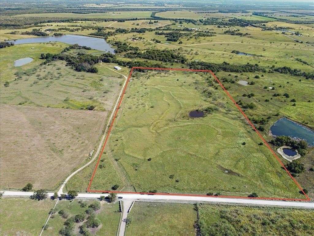 34.8 Acres of Agricultural Land for Sale in Corsicana, Texas