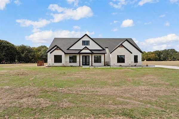 3.17 Acres of Residential Land with Home for Sale in Greenville, Texas
