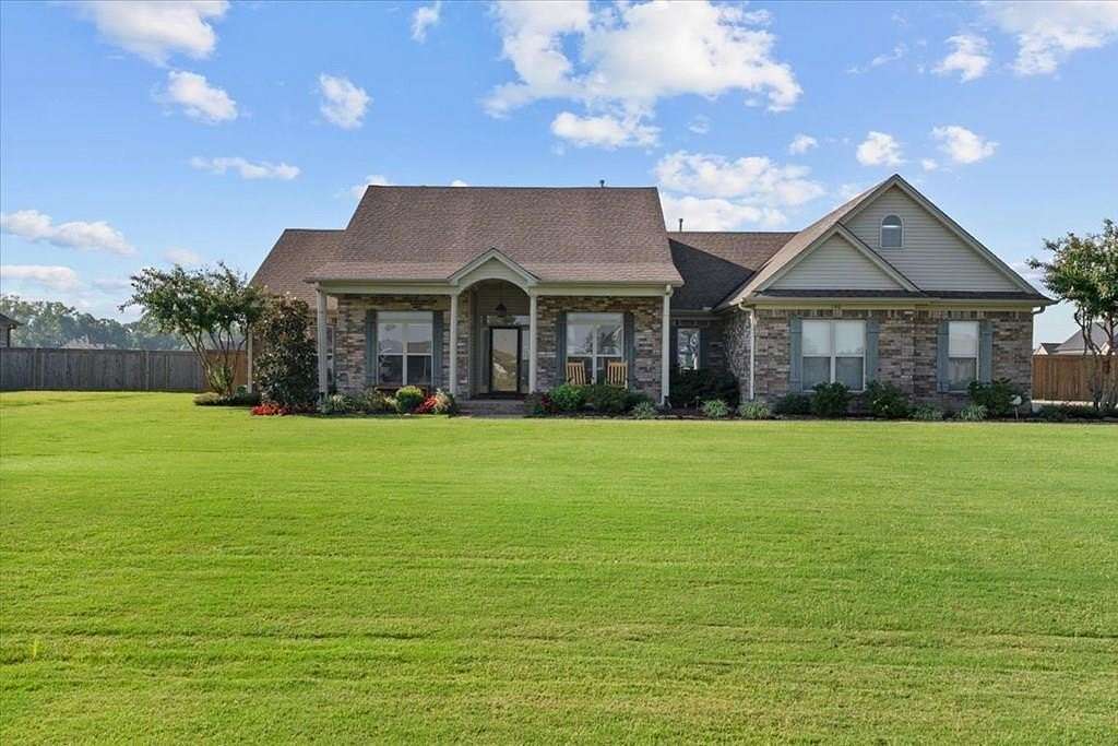 1.67 Acres of Residential Land with Home for Sale in Marion, Arkansas