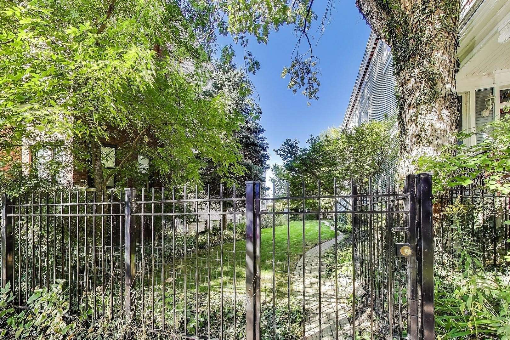 0.09 Acres of Land for Sale in Chicago, Illinois