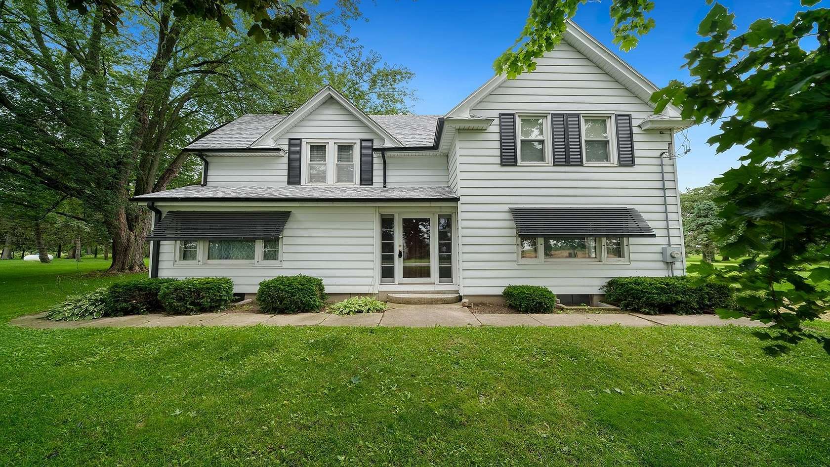 8.27 Acres of Residential Land with Home for Sale in Capron, Illinois