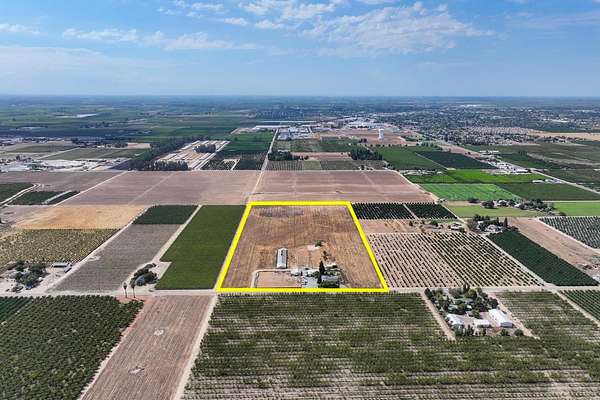 19.7 Acres of Land with Home for Sale in Reedley, California