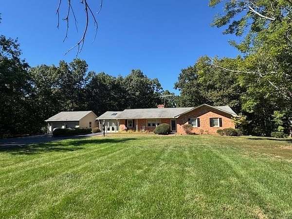 5 Acres of Land with Home for Sale in Appomattox, Virginia