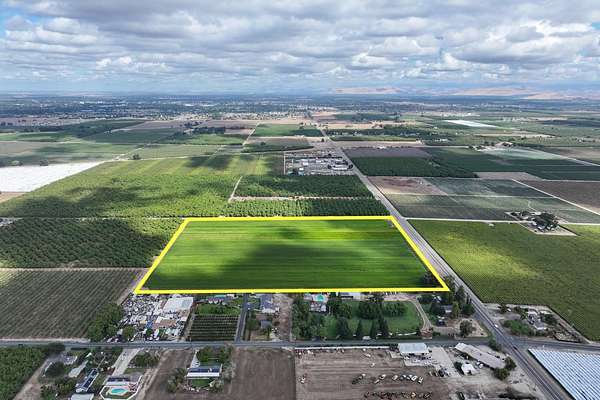 30 Acres of Agricultural Land for Sale in Visalia, California