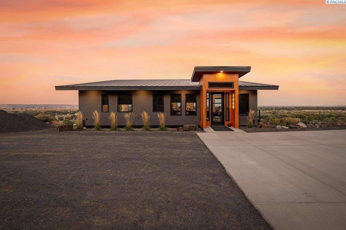 2.5 Acres of Land with Home for Sale in West Richland, Washington