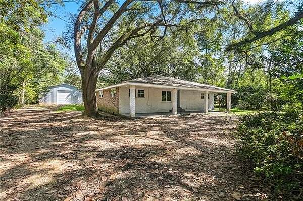 9 Acres of Residential Land with Home for Sale in Covington, Louisiana
