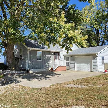 6.43 Acres of Residential Land with Home for Sale in Humboldt, Iowa