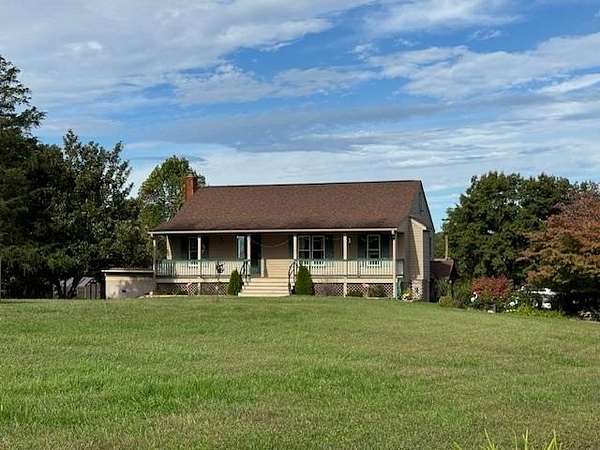 15.3 Acres of Land with Home for Sale in Appomattox, Virginia