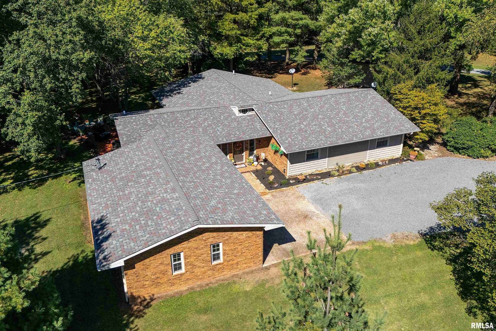 11 Acres of Land with Home for Sale in Marion, Illinois