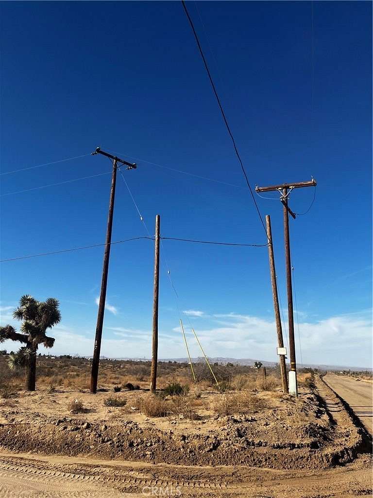 17.2 Acres of Land for Sale in Phelan, California