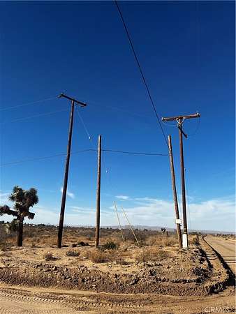 17.2 Acres of Land for Sale in Phelan, California